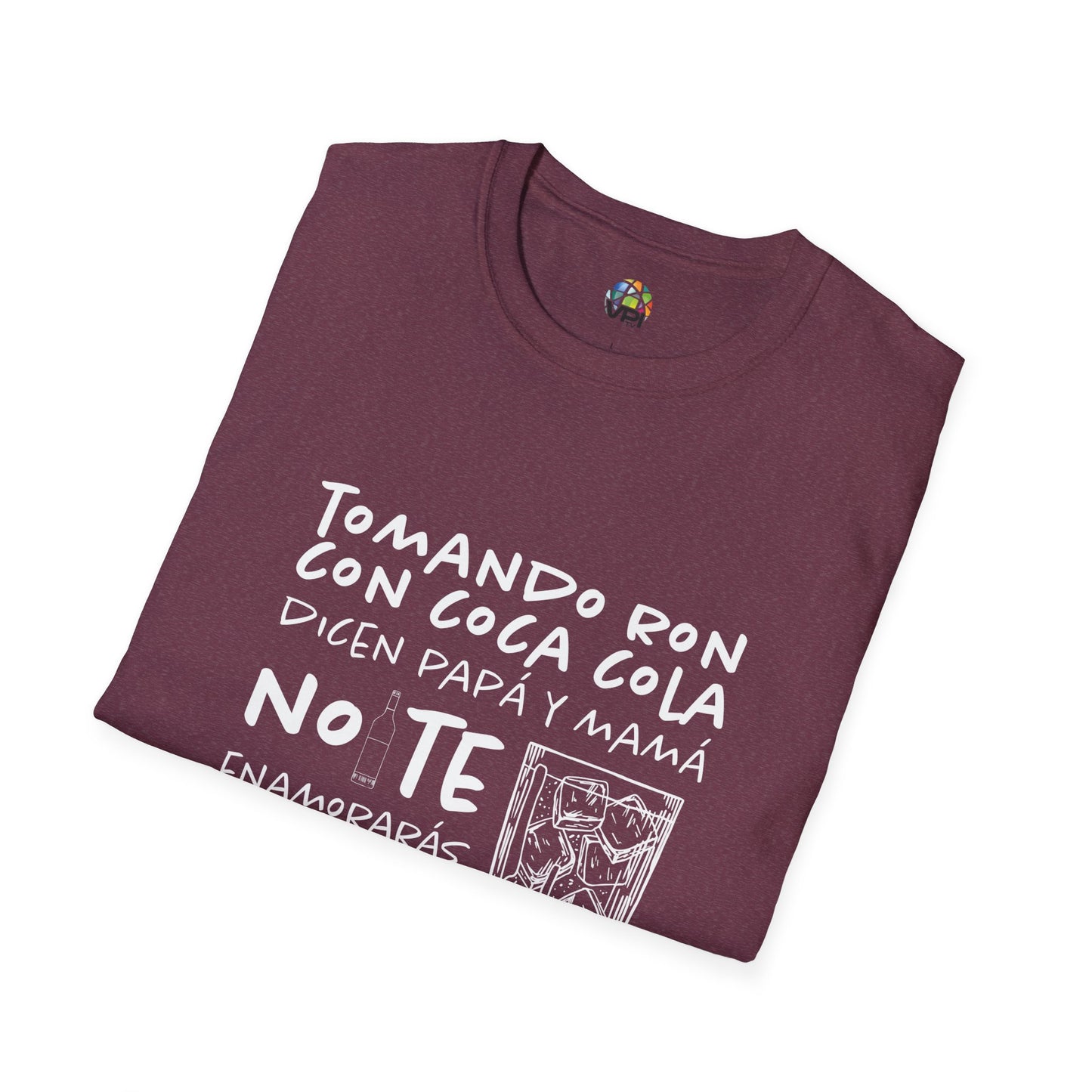 TOMANDO RON CON COCA COLA - Camiseta Unisex Softstyle