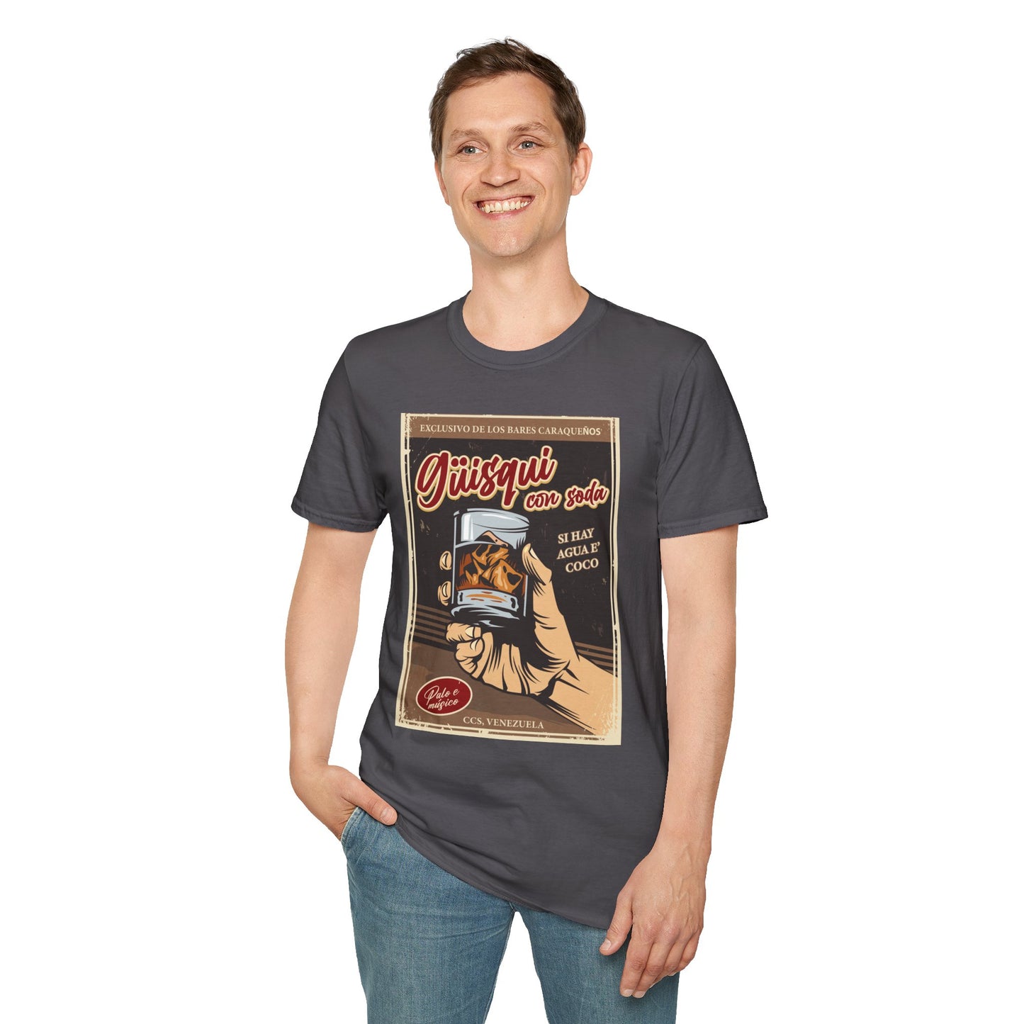 GÜISQUI CON SODA - Camiseta Vintage Unisex Softstyle – Un Clásico de los Bares Caraqueños