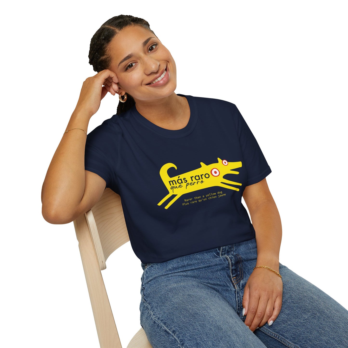 MÁS RARO QUE PERRO AMARILLO - Camiseta unisex Softstyle