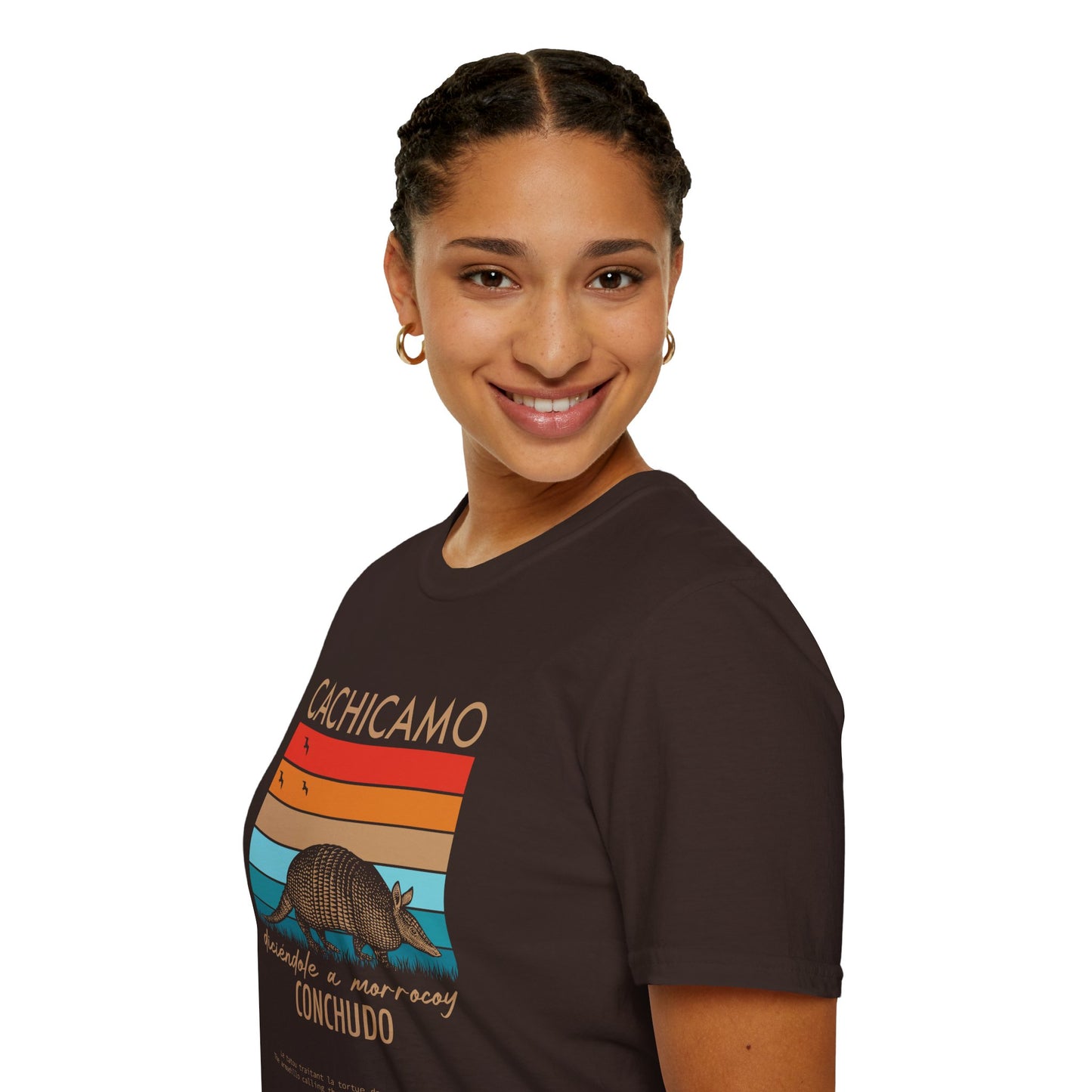 CACHICAMO DICIÉNDOLE A MORROCOY 🐢 CONCHUDO - Camiseta Vintage Unisex Softstyle