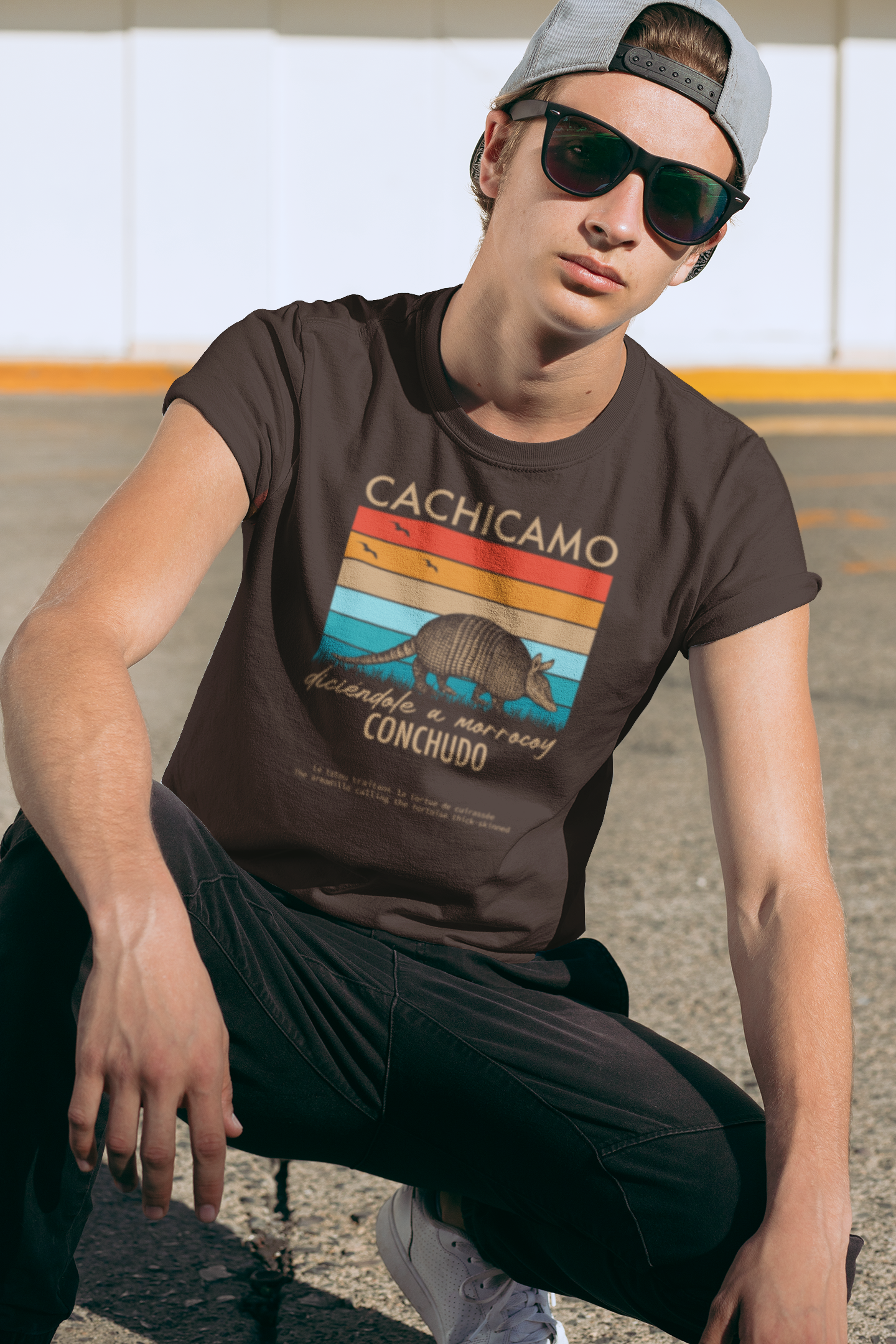 CACHICAMO DICIÉNDOLE A MORROCOY 🐢 CONCHUDO - Camiseta Vintage Unisex Softstyle