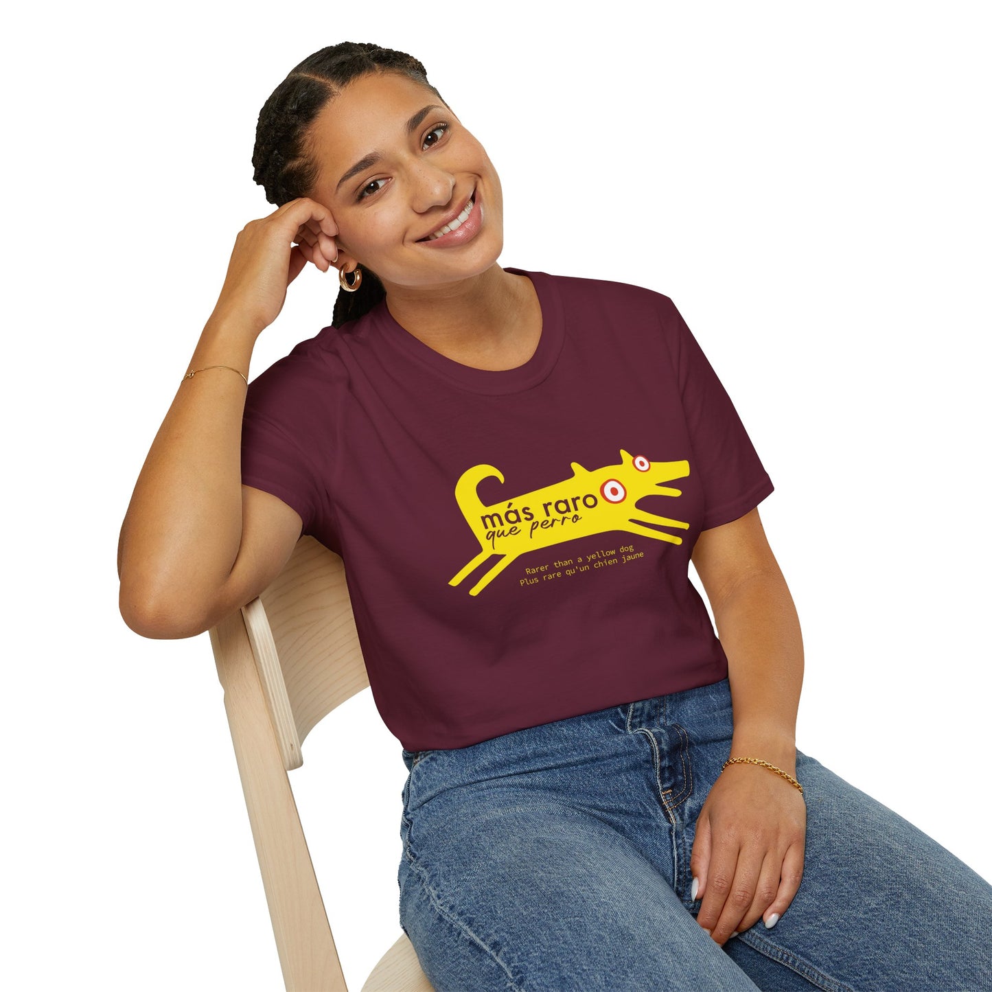 MÁS RARO QUE PERRO AMARILLO - Camiseta unisex Softstyle