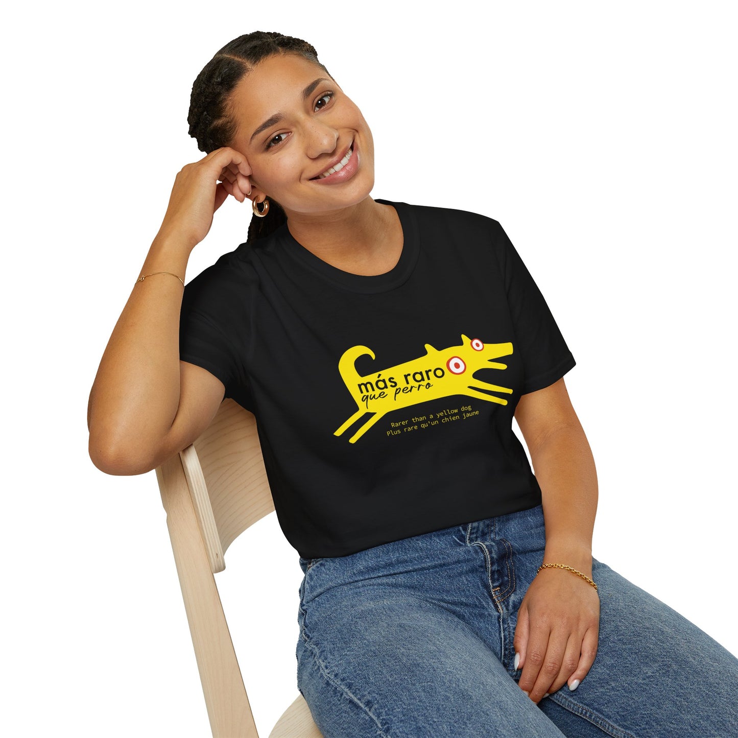 MÁS RARO QUE PERRO AMARILLO - Camiseta unisex Softstyle