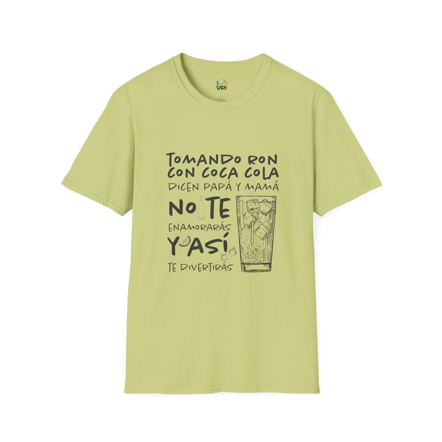 TOMANDO RON CON COCA COLA - Camiseta Unisex Softstyle