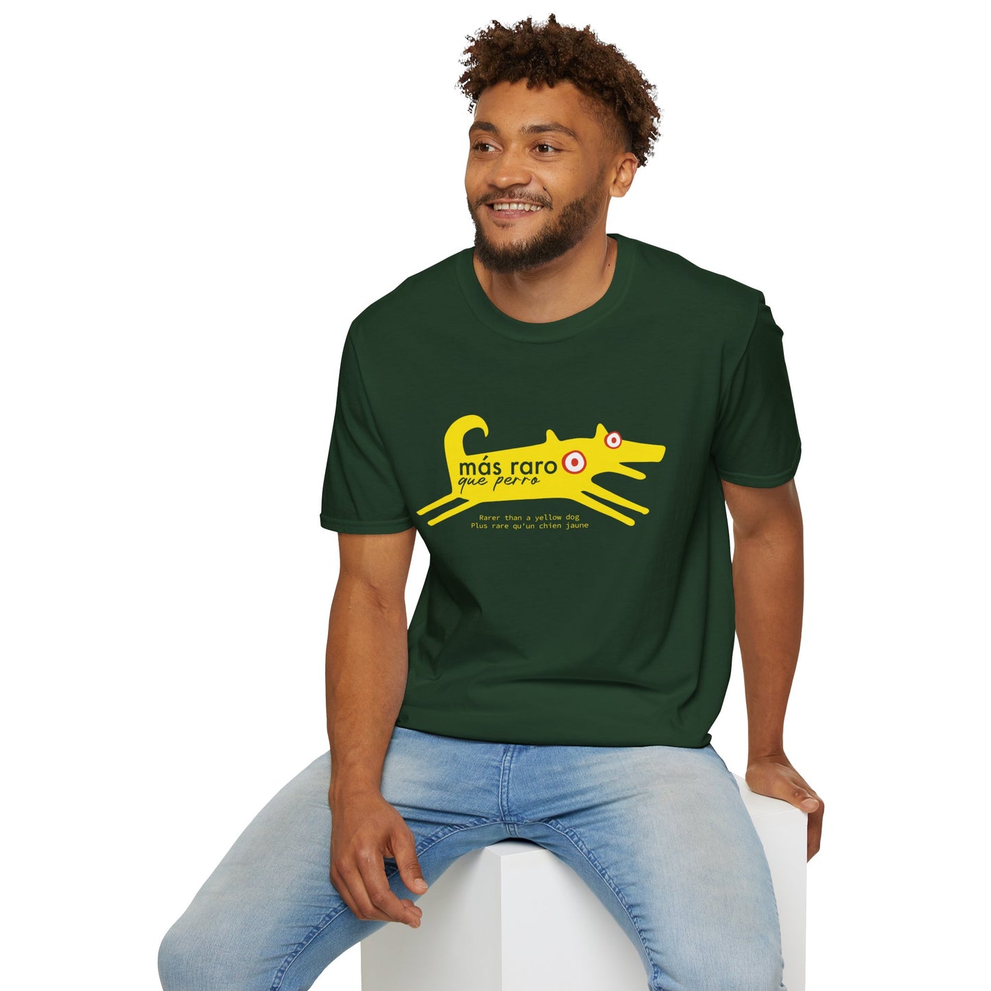 MÁS RARO QUE PERRO AMARILLO - Camiseta unisex Softstyle