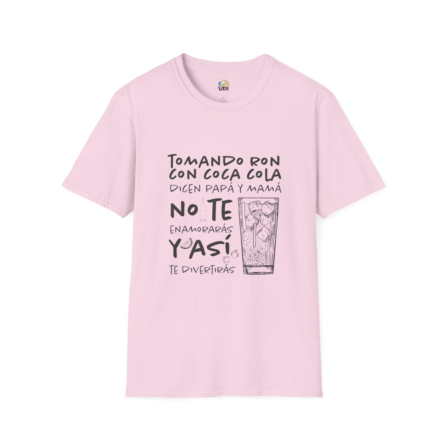 TOMANDO RON CON COCA COLA - Camiseta Unisex Softstyle