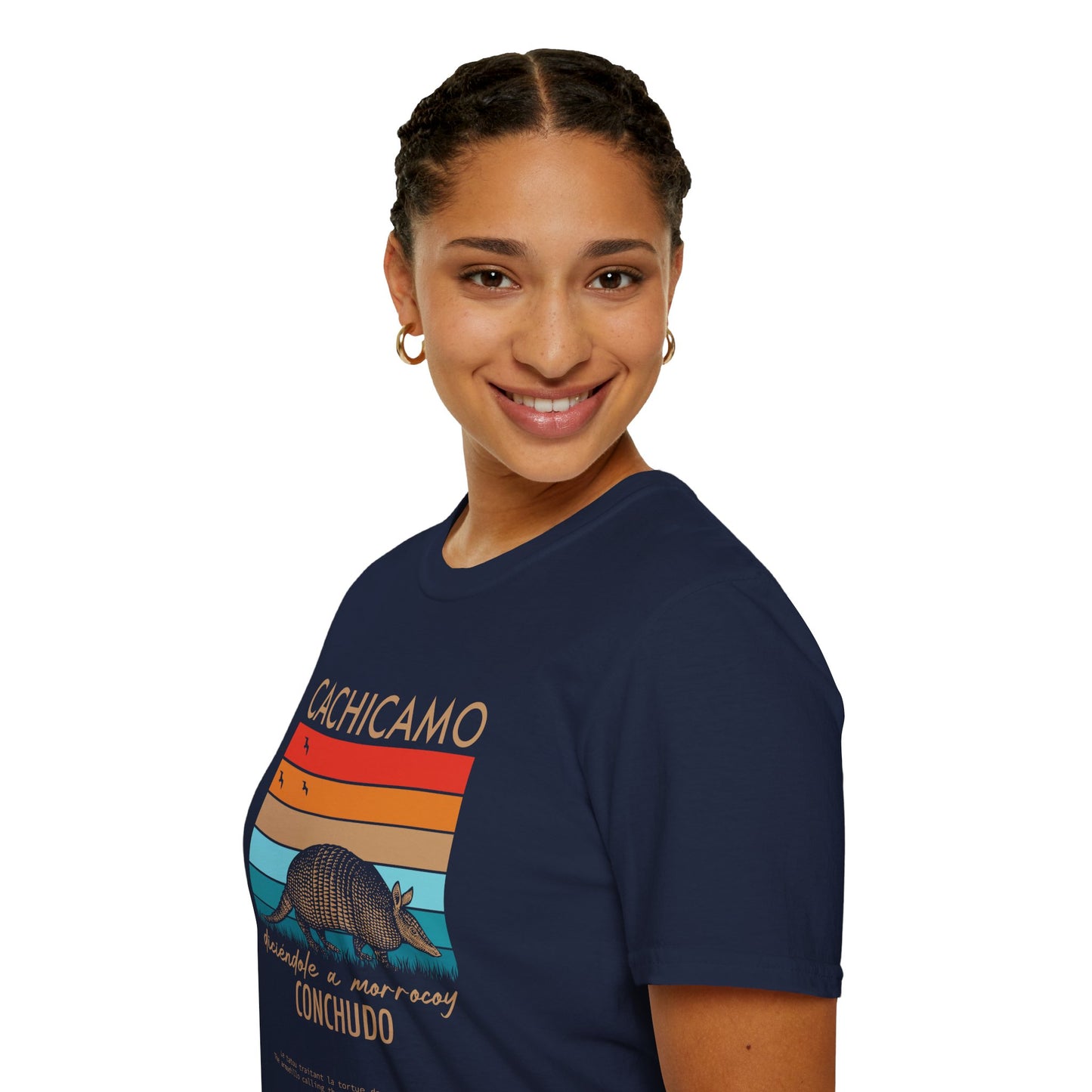 CACHICAMO DICIÉNDOLE A MORROCOY 🐢 CONCHUDO - Camiseta Vintage Unisex Softstyle