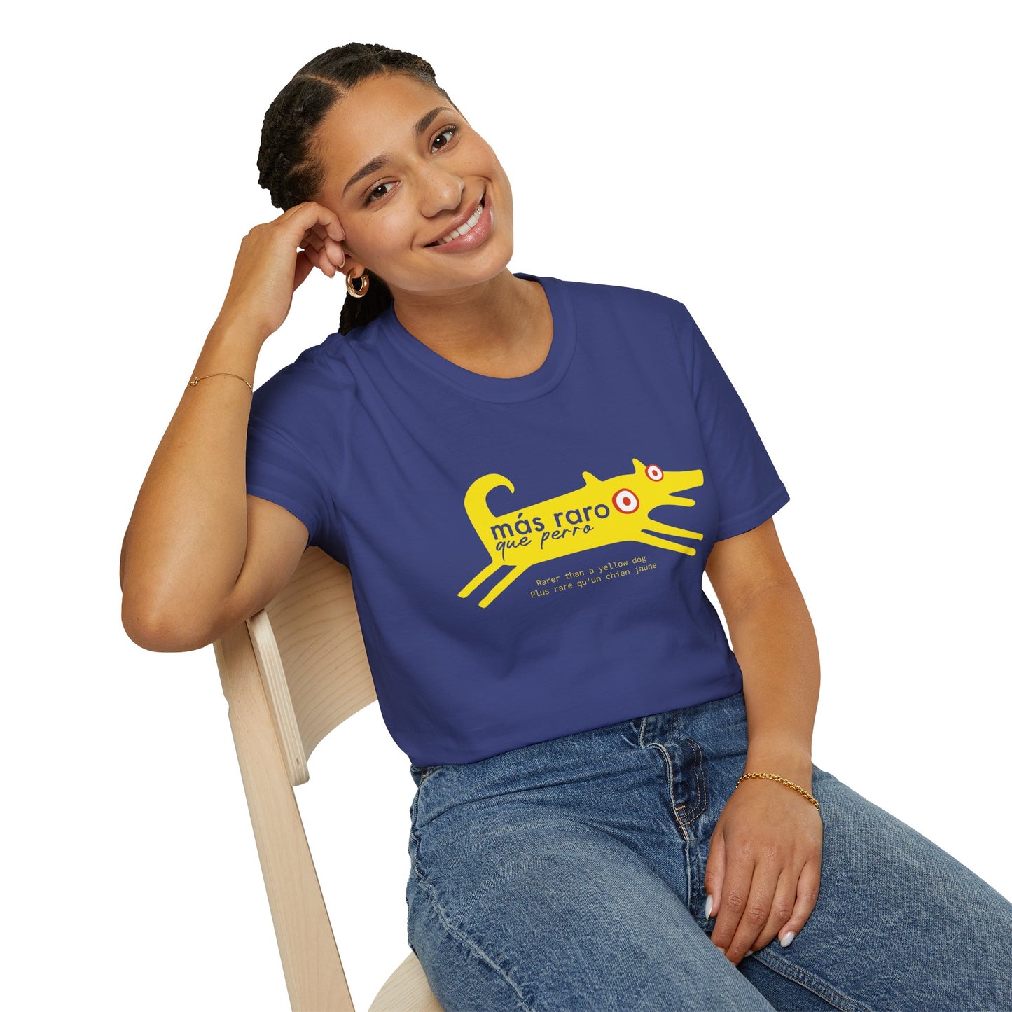 MÁS RARO QUE PERRO AMARILLO - Camiseta unisex Softstyle