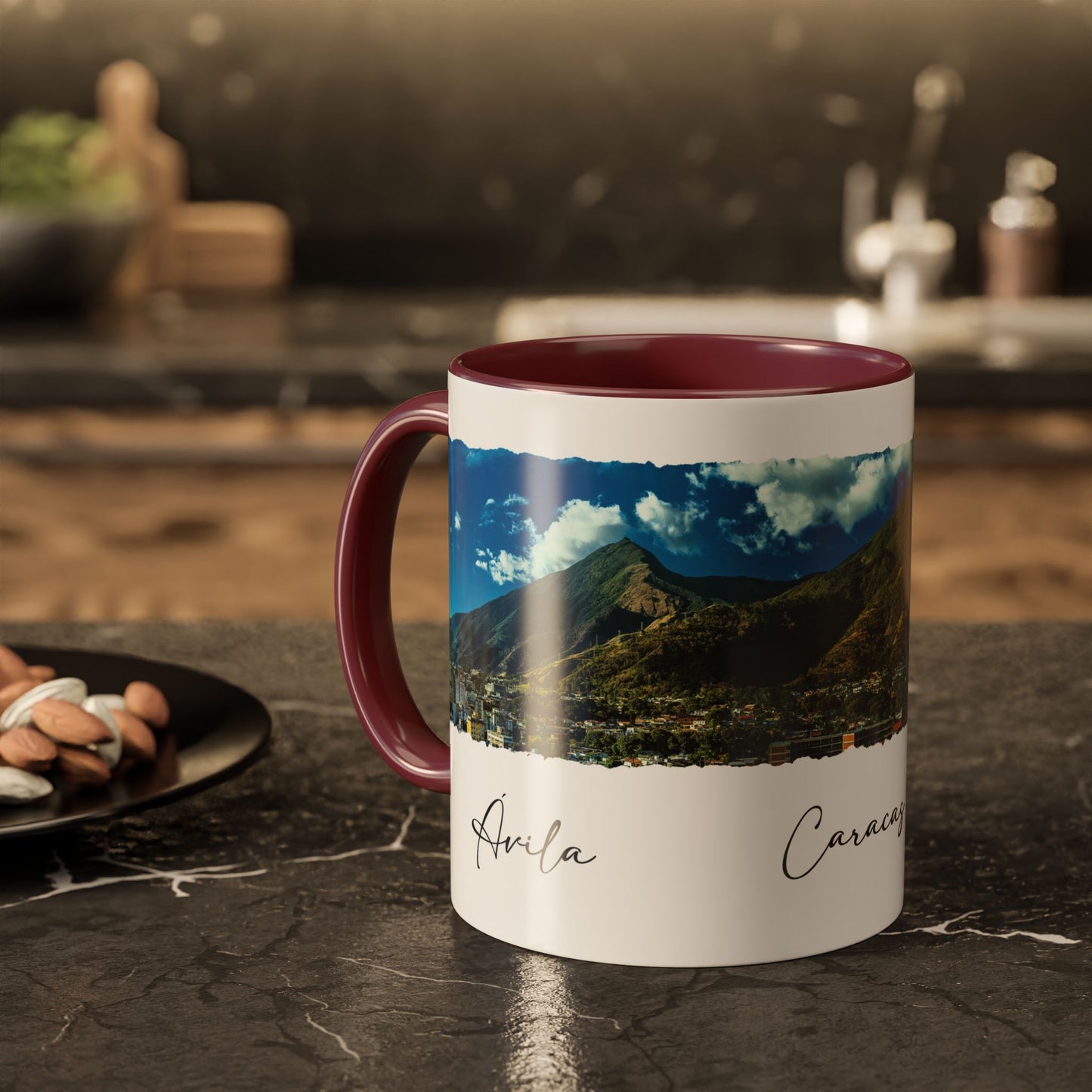 Taza con Paisaje Vibrante de Caracas – Disponibles en 11 oz y 15 oz