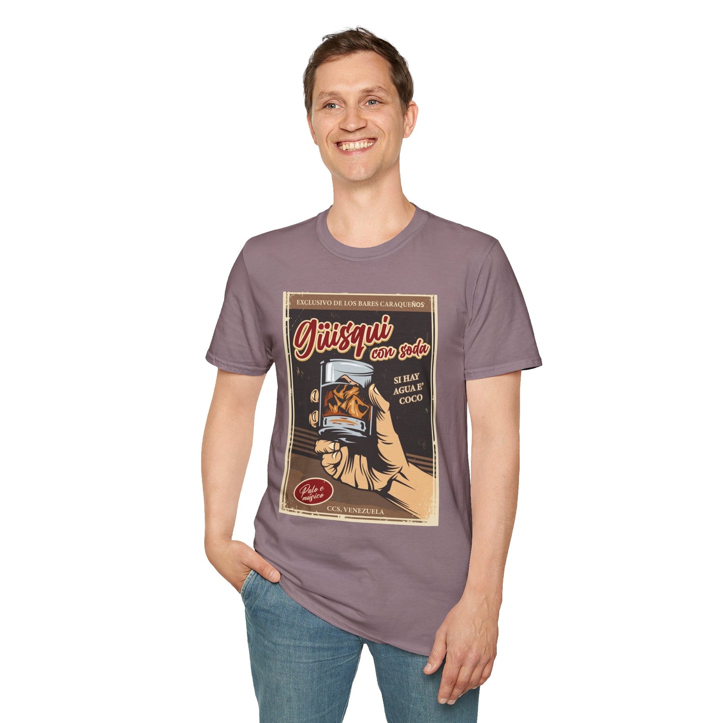 GÜISQUI CON SODA - Camiseta Vintage Unisex Softstyle – Un Clásico de los Bares Caraqueños