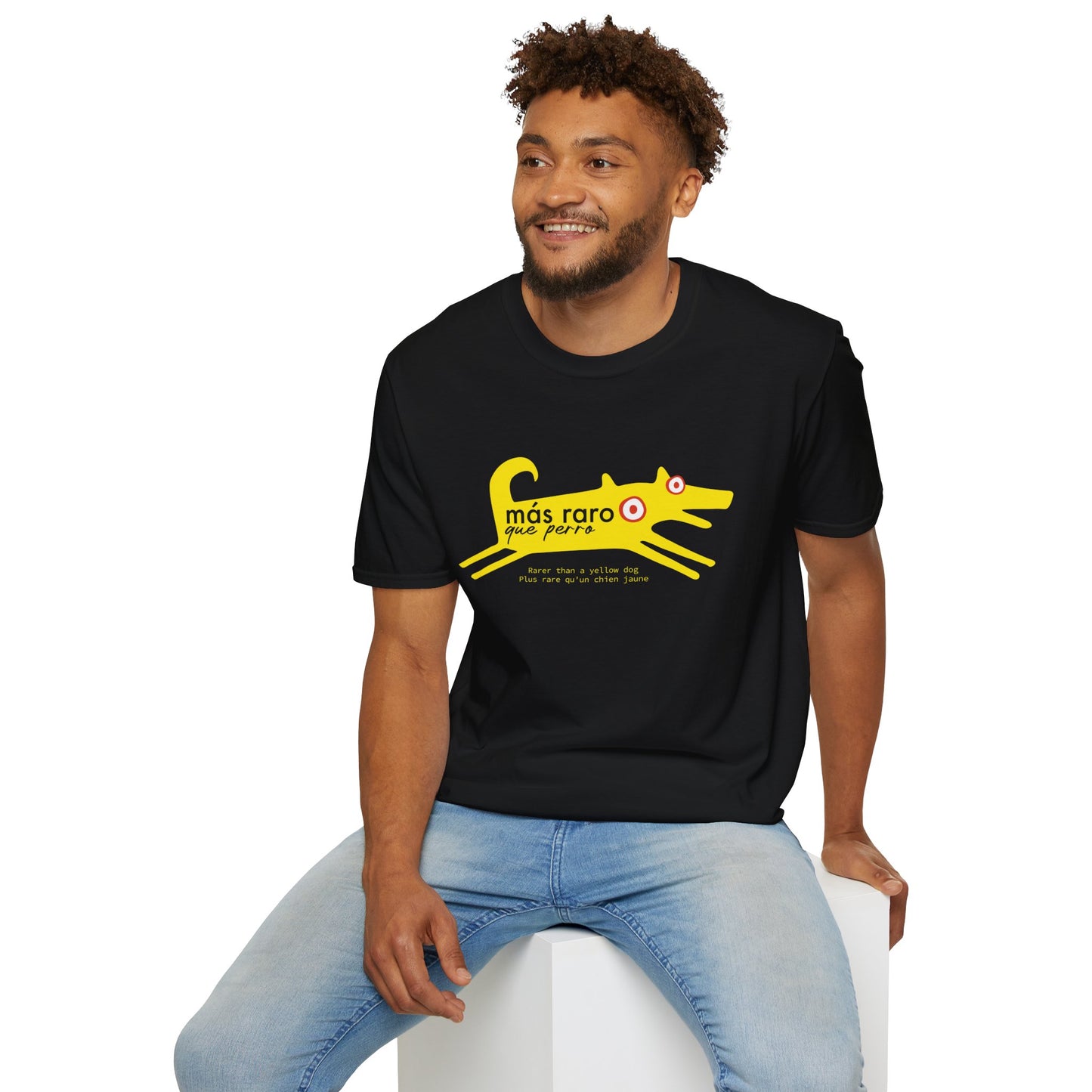 MÁS RARO QUE PERRO AMARILLO - Camiseta unisex Softstyle