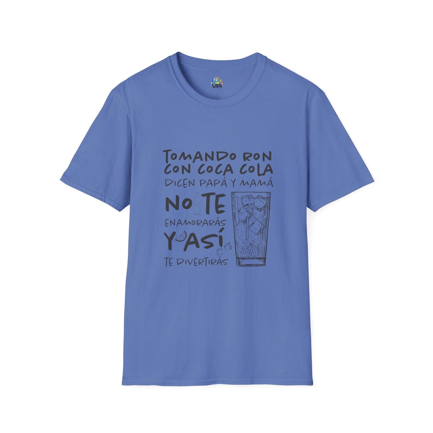 TOMANDO RON CON COCA COLA - Camiseta Unisex Softstyle