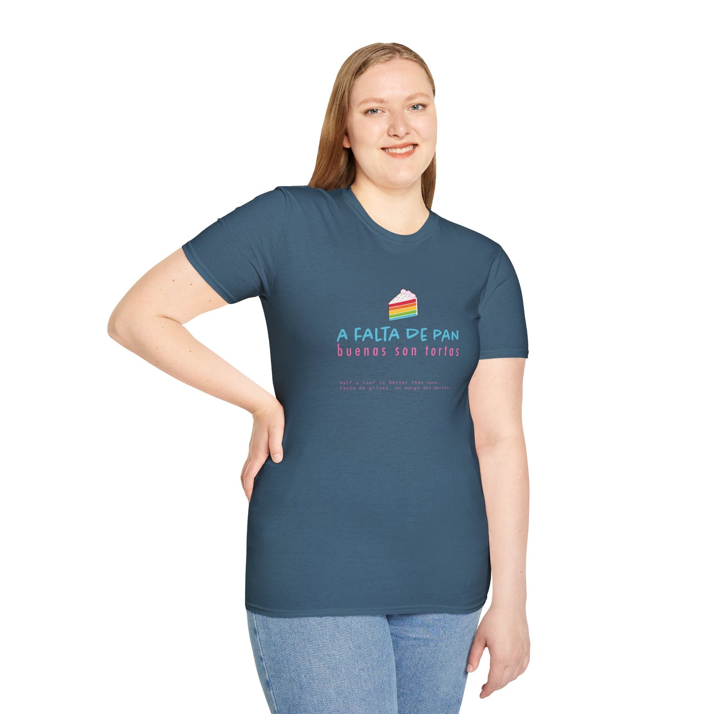 A FALTA DE PAN 🍞🎂 - Camiseta Unisex Softstyle