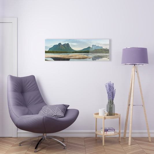 Vista panorámica de los montes Uripica y Autana en Venezuela en Acrylic Print