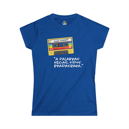 Camiseta Softstyle para Mujer con Frase Vintage - Perfecta para Salidas Casuales y un Estilo Retro