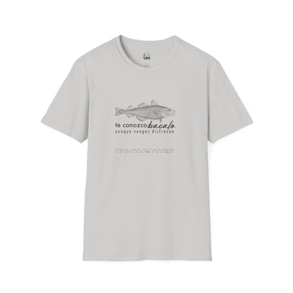 Camiseta Unisex Softstyle – "Te Conozco Bacalao, Aunque Vengas Disfrazao" 🐟😆