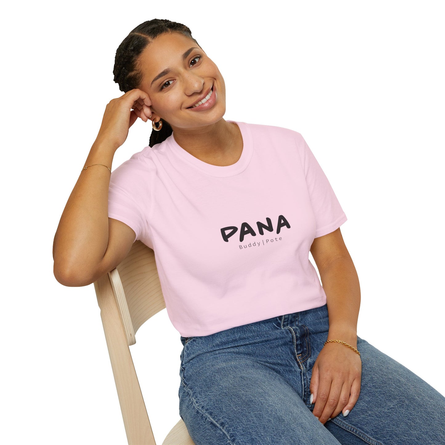 Camiseta Unisex Softstyle "PANA Buddy Tote" – Comodidad y Estilo para el Día a Día