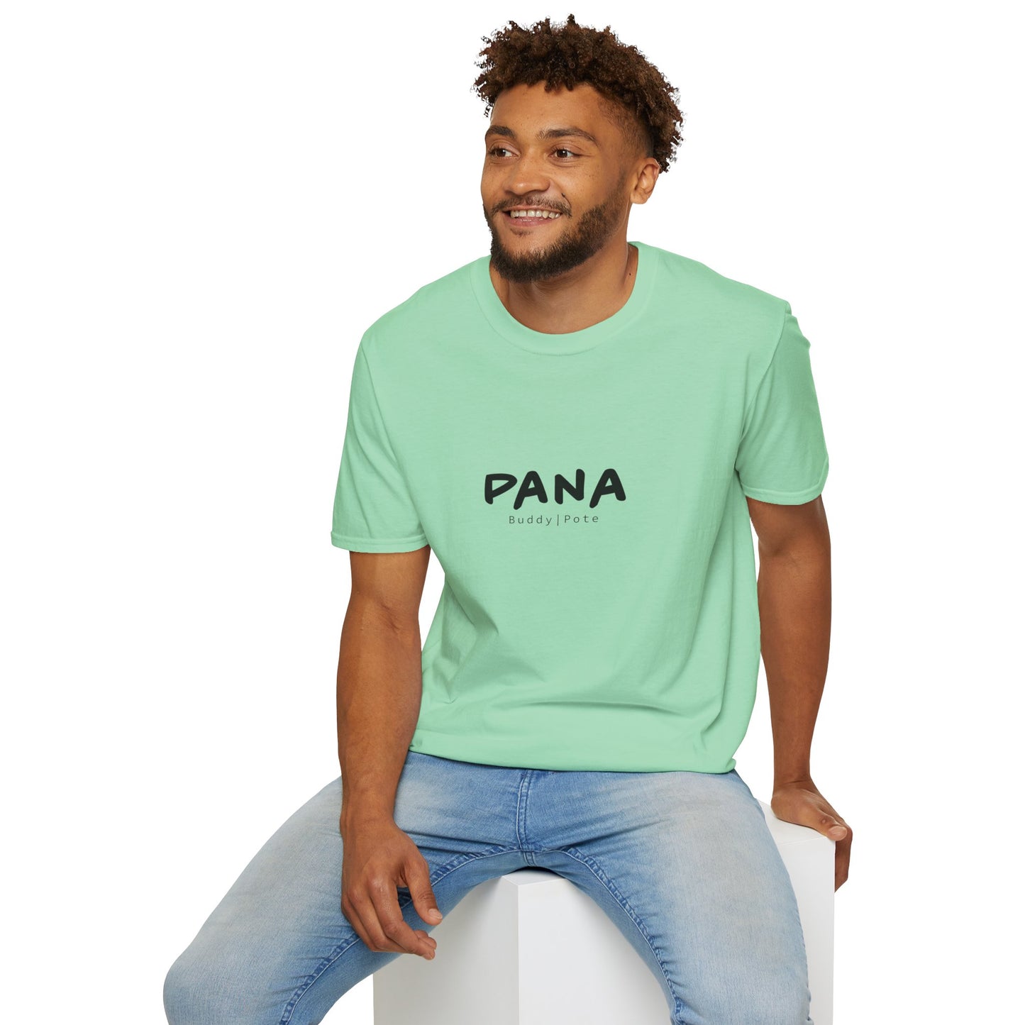 Camiseta Unisex Softstyle "PANA Buddy Tote" – Comodidad y Estilo para el Día a Día