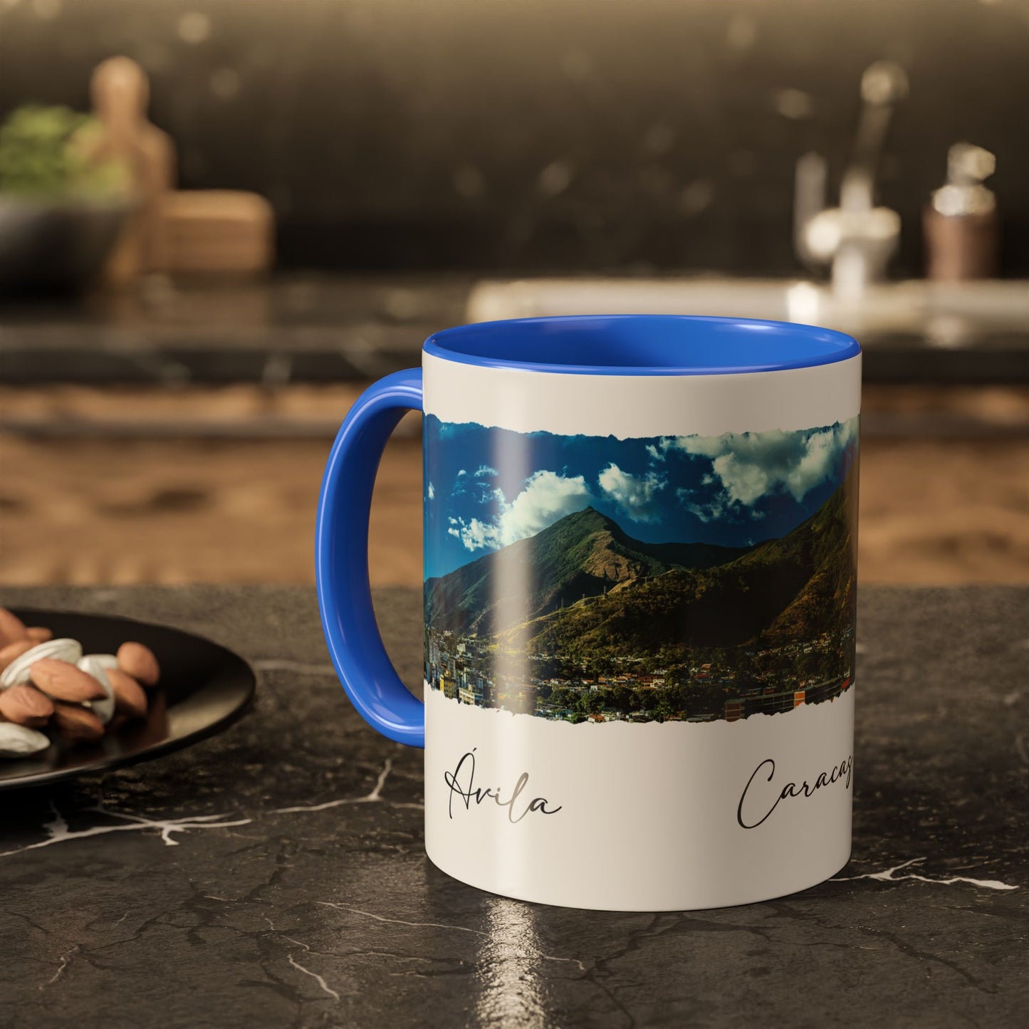 Taza con Paisaje Vibrante de Caracas – Disponibles en 11 oz y 15 oz