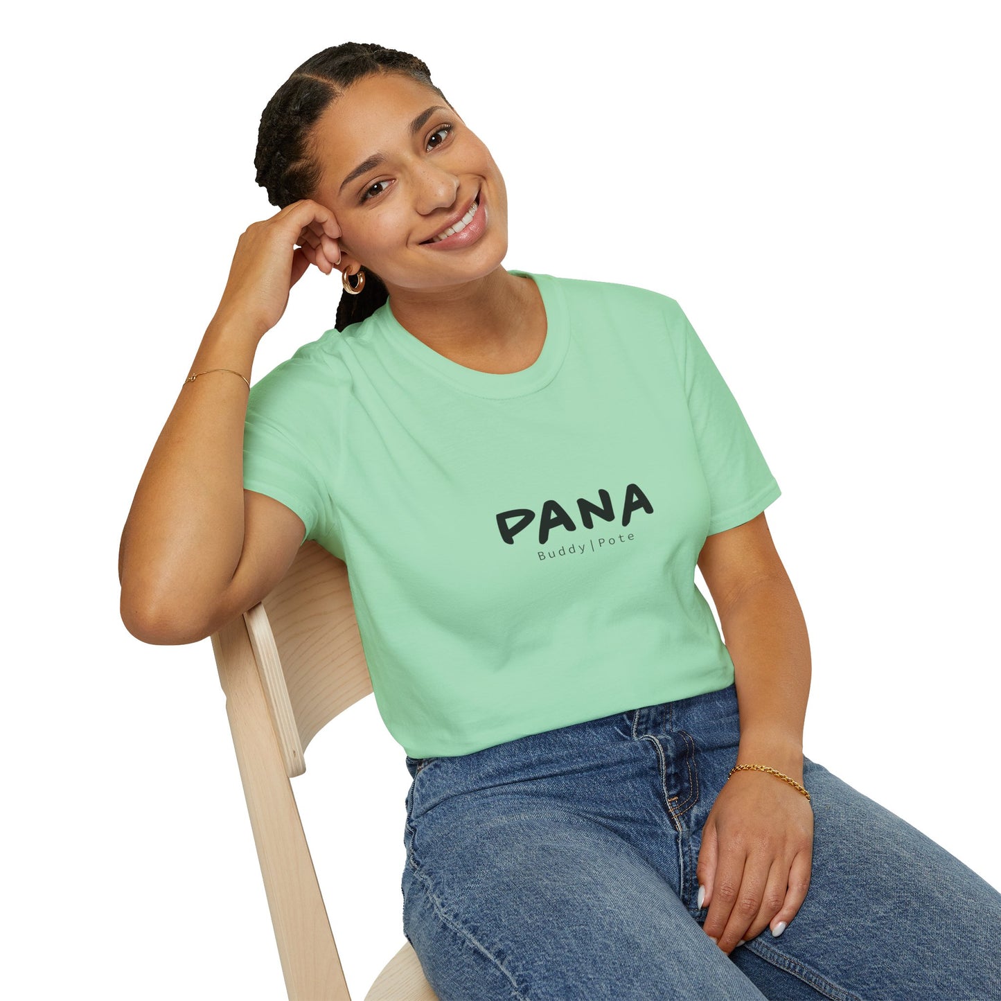 Camiseta Unisex Softstyle "PANA Buddy Tote" – Comodidad y Estilo para el Día a Día