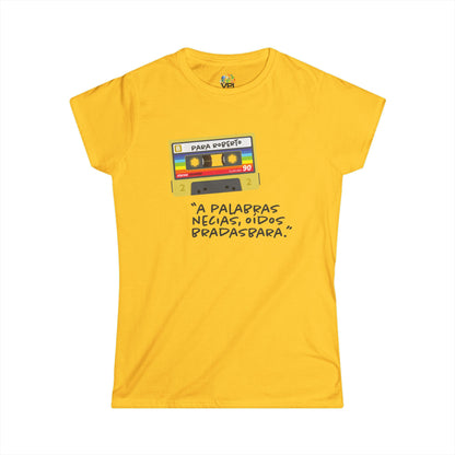 Camiseta Softstyle para Mujer con Frase Vintage - Perfecta para Salidas Casuales y un Estilo Retro