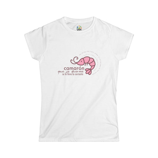 Camiseta Softstyle para Mujer con Frase de Camarón que se duerme - Diseño Adorable