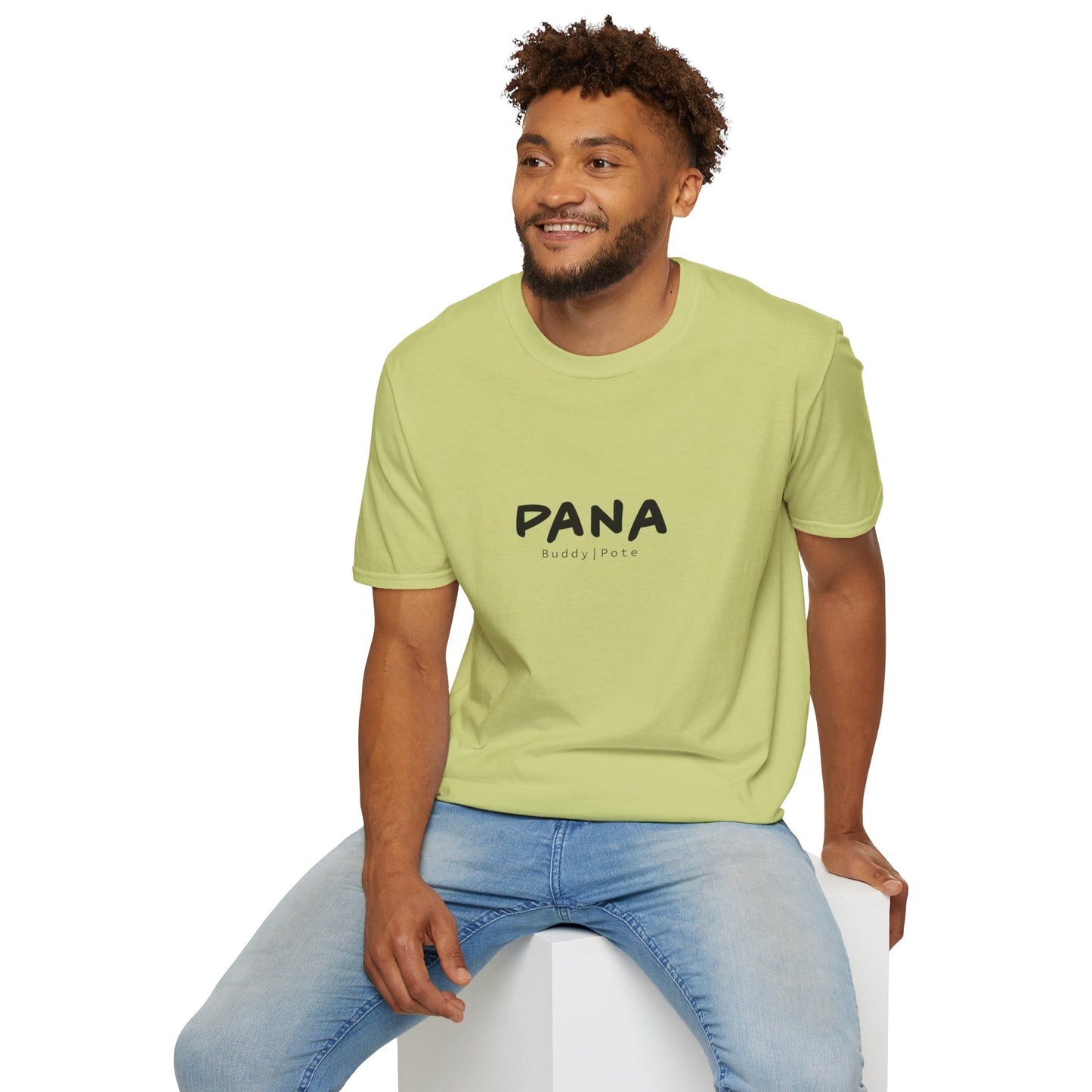 Camiseta Unisex Softstyle "PANA Buddy Tote" – Comodidad y Estilo para el Día a Día