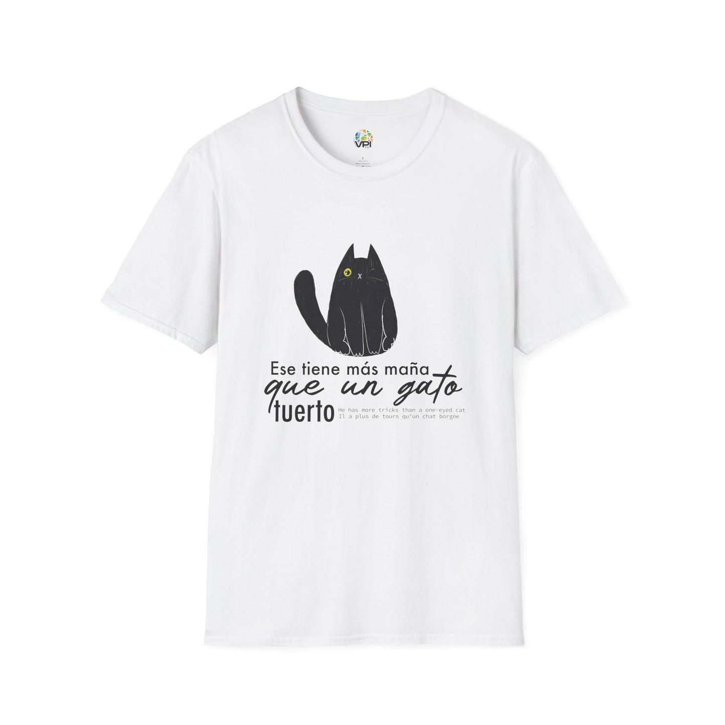 Camiseta Unisex Softstyle – ‘Ese Tiene Más Maña Que Un Gato Tuerto’