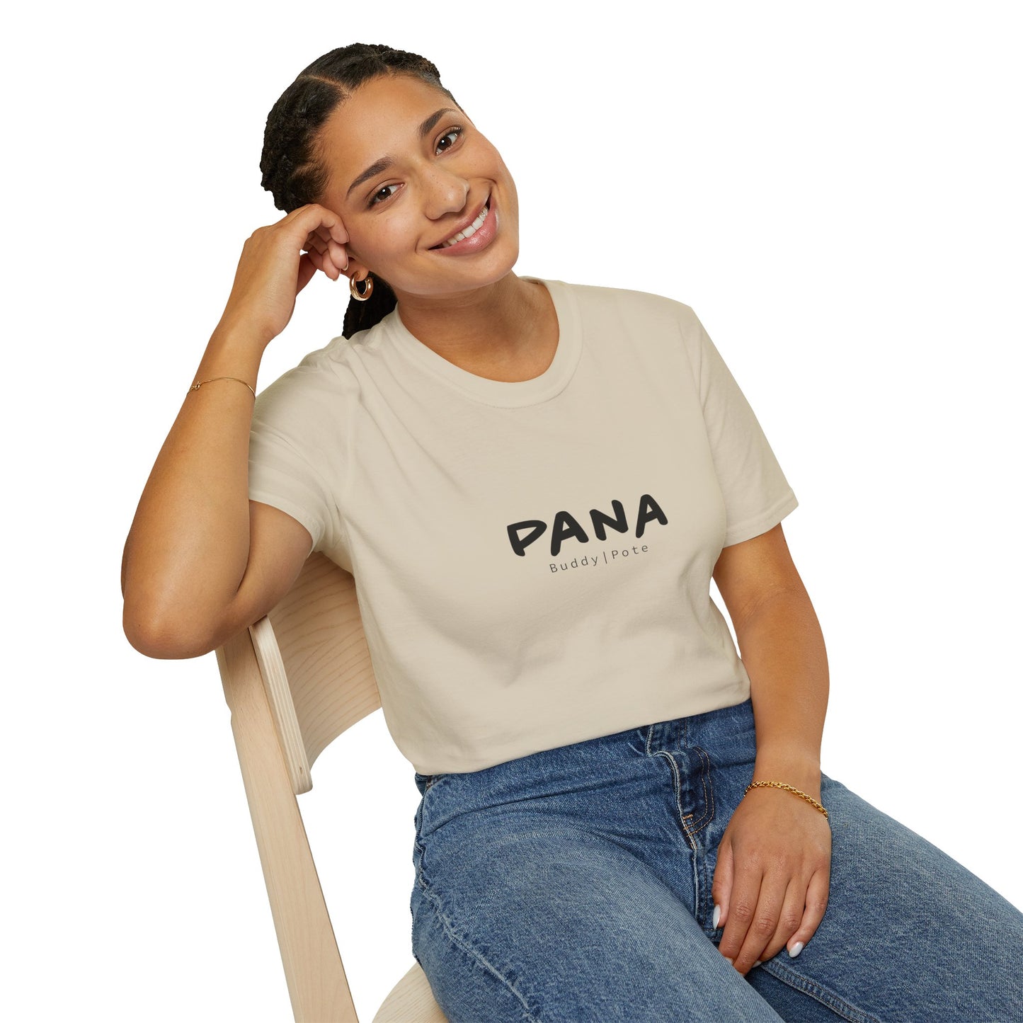 Camiseta Unisex Softstyle "PANA Buddy Tote" – Comodidad y Estilo para el Día a Día