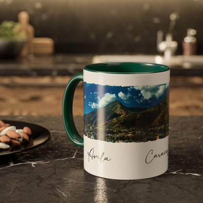 Taza con Paisaje Vibrante de Caracas – Disponibles en 11 oz y 15 oz