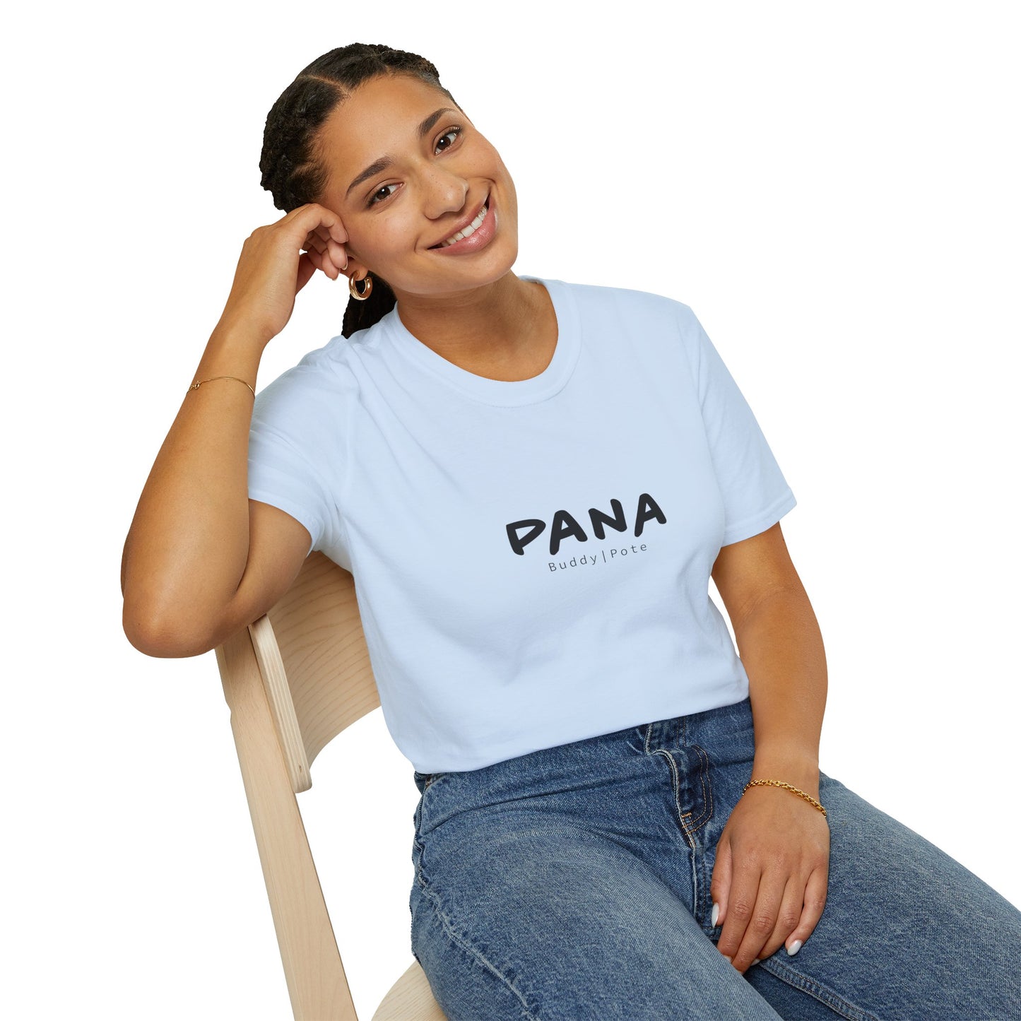 Camiseta Unisex Softstyle "PANA Buddy Tote" – Comodidad y Estilo para el Día a Día