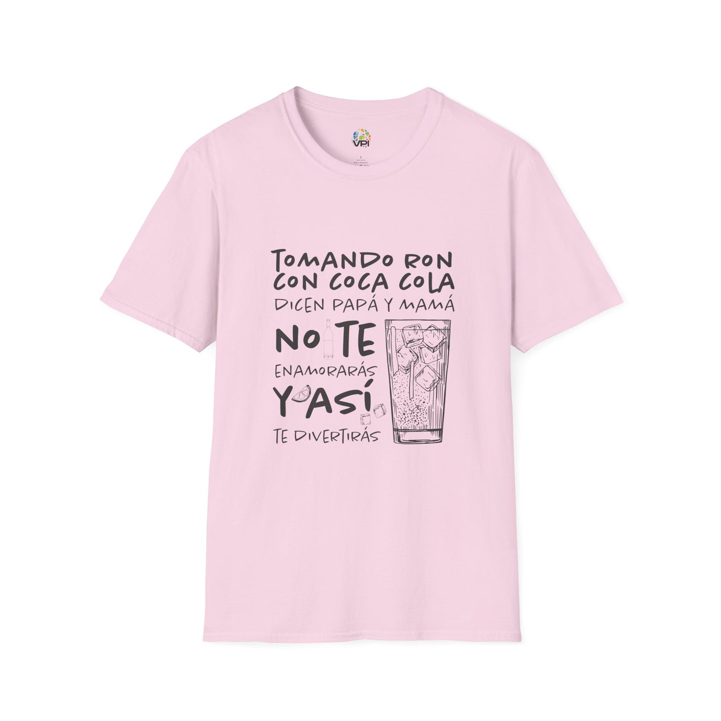 Camiseta Unisex Softstyle "Tomando Ron con Coca Cola" – Humor y Estilo Venezolano