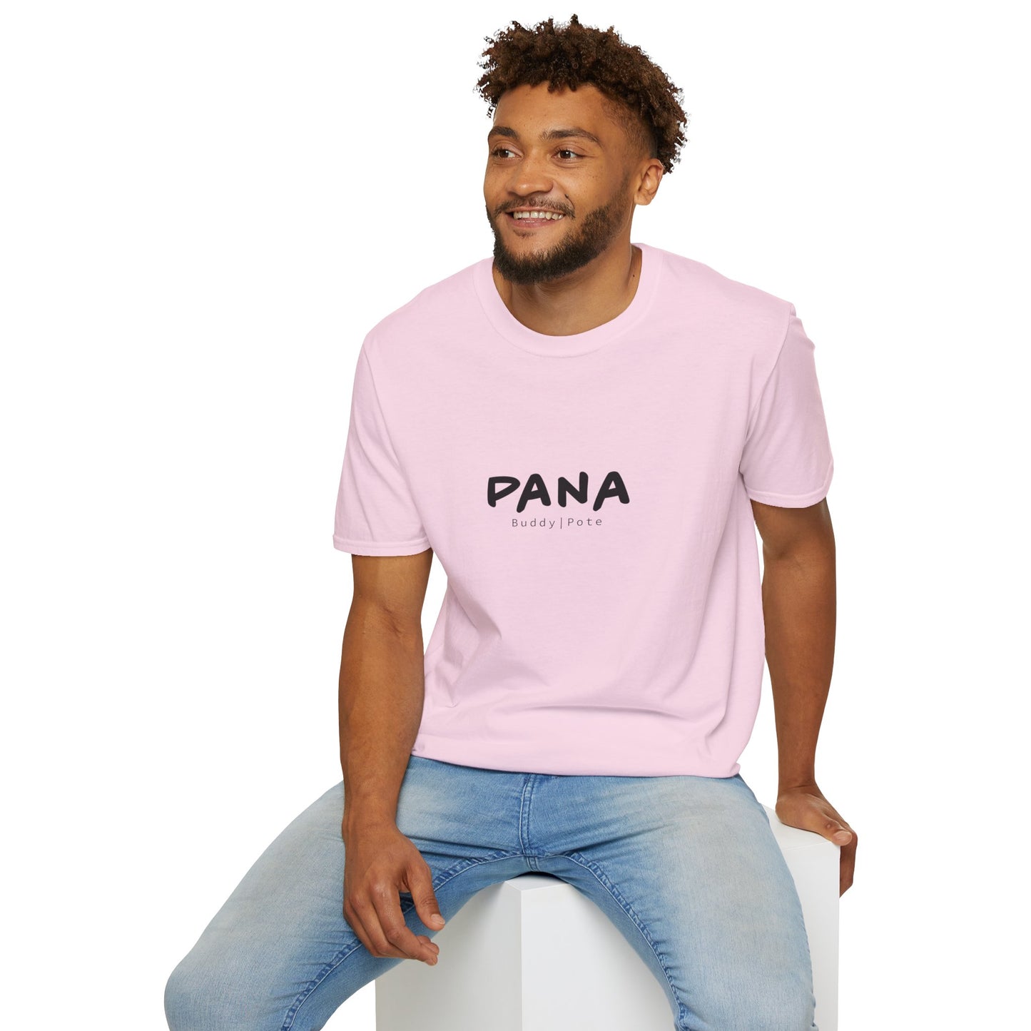 Camiseta Unisex Softstyle "PANA Buddy Tote" – Comodidad y Estilo para el Día a Día