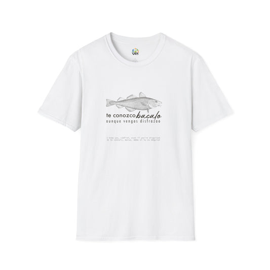 Camiseta Unisex Softstyle – "Te Conozco Bacalao, Aunque Vengas Disfrazao" 🐟😆