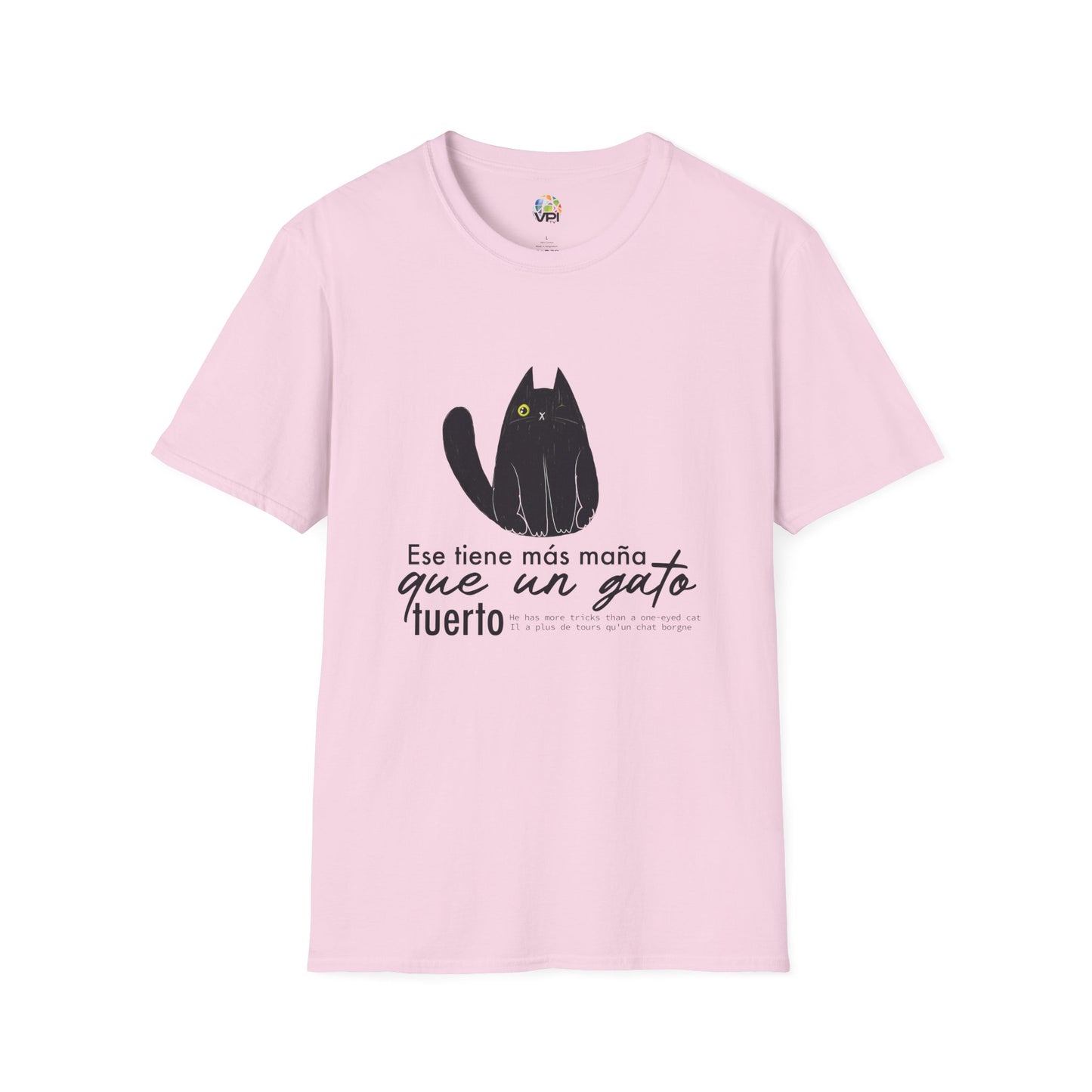 Camiseta Unisex Softstyle – ‘Ese Tiene Más Maña Que Un Gato Tuerto’