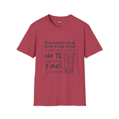 Camiseta Unisex Softstyle "Tomando Ron con Coca Cola" – Humor y Estilo Venezolano