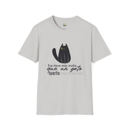 Camiseta Unisex Softstyle – ‘Ese Tiene Más Maña Que Un Gato Tuerto’