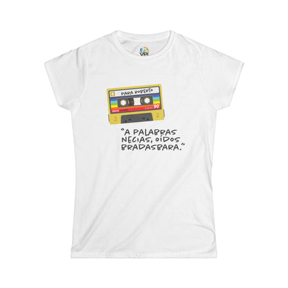 Camiseta Softstyle para Mujer con Frase Vintage - Perfecta para Salidas Casuales y un Estilo Retro